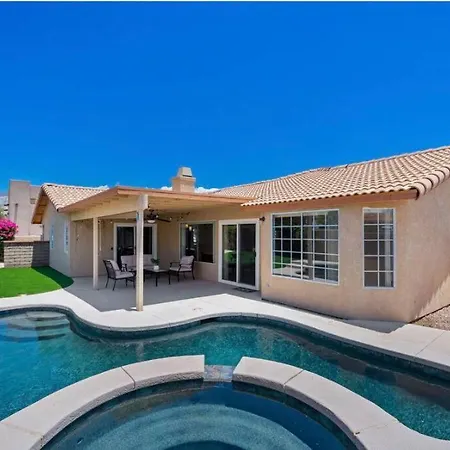 Spacious House With Pool At Mission Lake